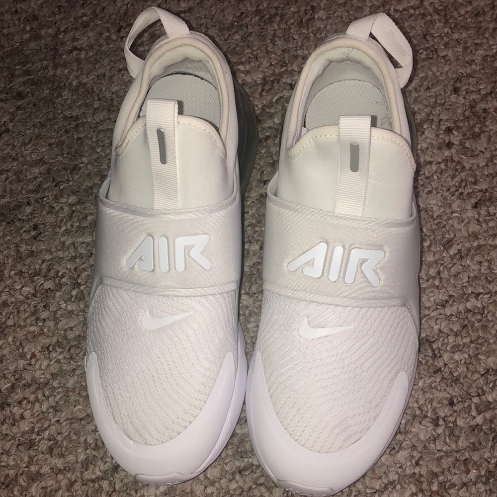 Women’s Nike tennis shoes